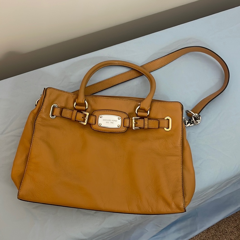 Michael Kors tan leather bag with chain strap. Very good condition.